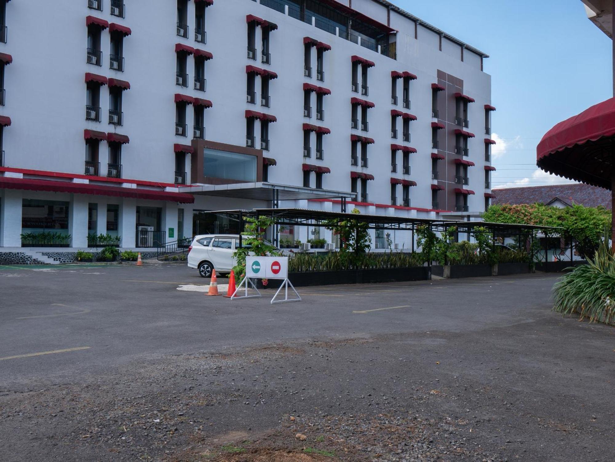 Meotel Purwokerto Eksteriør bilde
